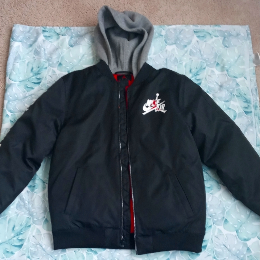 Boys Nike Air Jordan coat, size XL and Black in color never worn